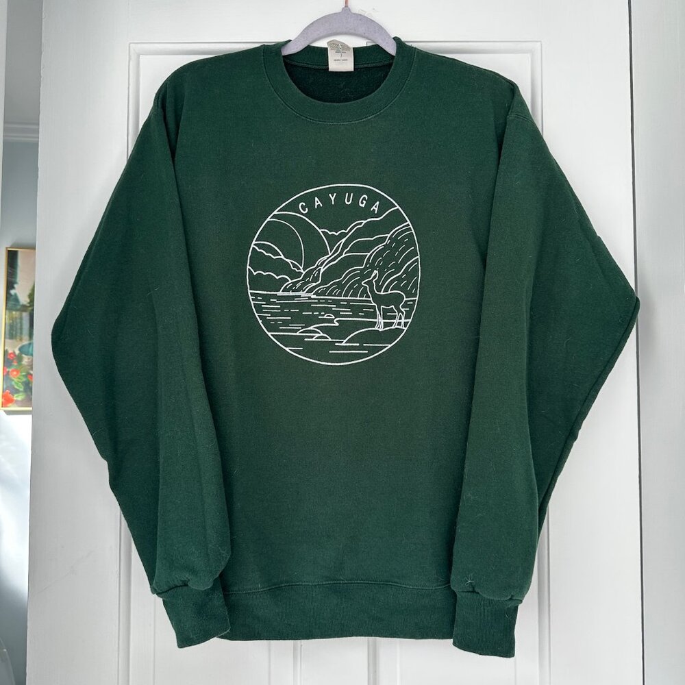 Cayuga New York Forest Green Nature Hiking Crewneck Sweatshirt in Size Medium